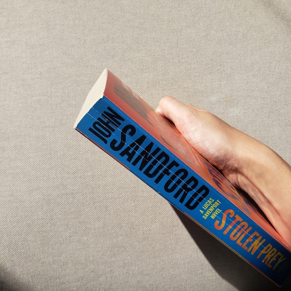 4/$23 - John Sandford - Stolen Prey Used Book - Picture 4 of 5